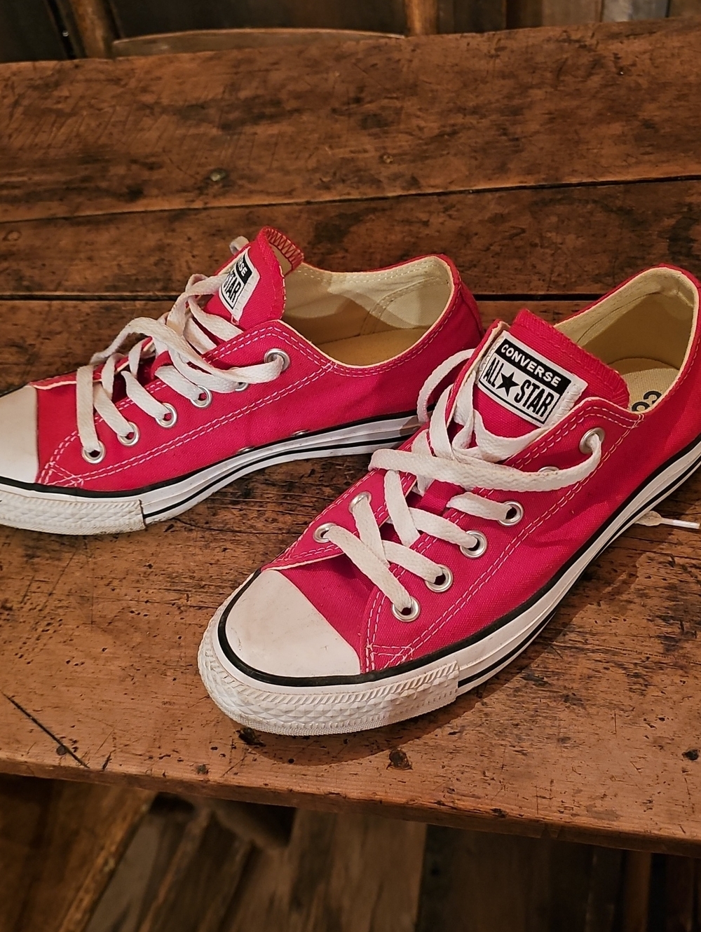 Converse Low Top Sneakers - Red